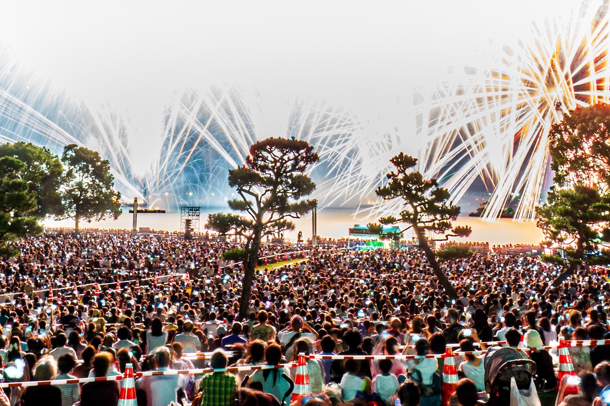 みなとみらい花火2026日程変更の全貌！穴場と有料席の倍率を現地追跡