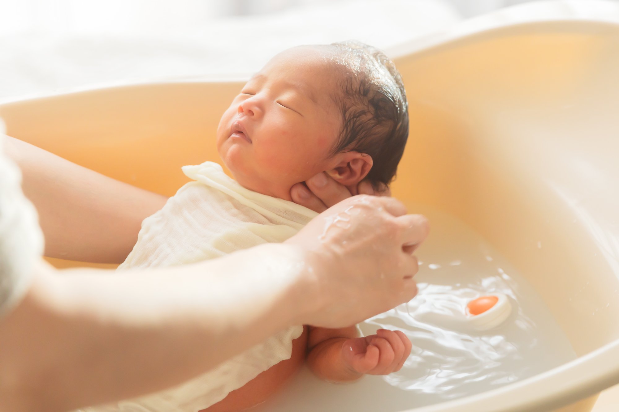 赤ちゃんのお風呂は毎日必要？最新医学が明かす真実とワンオペ対策