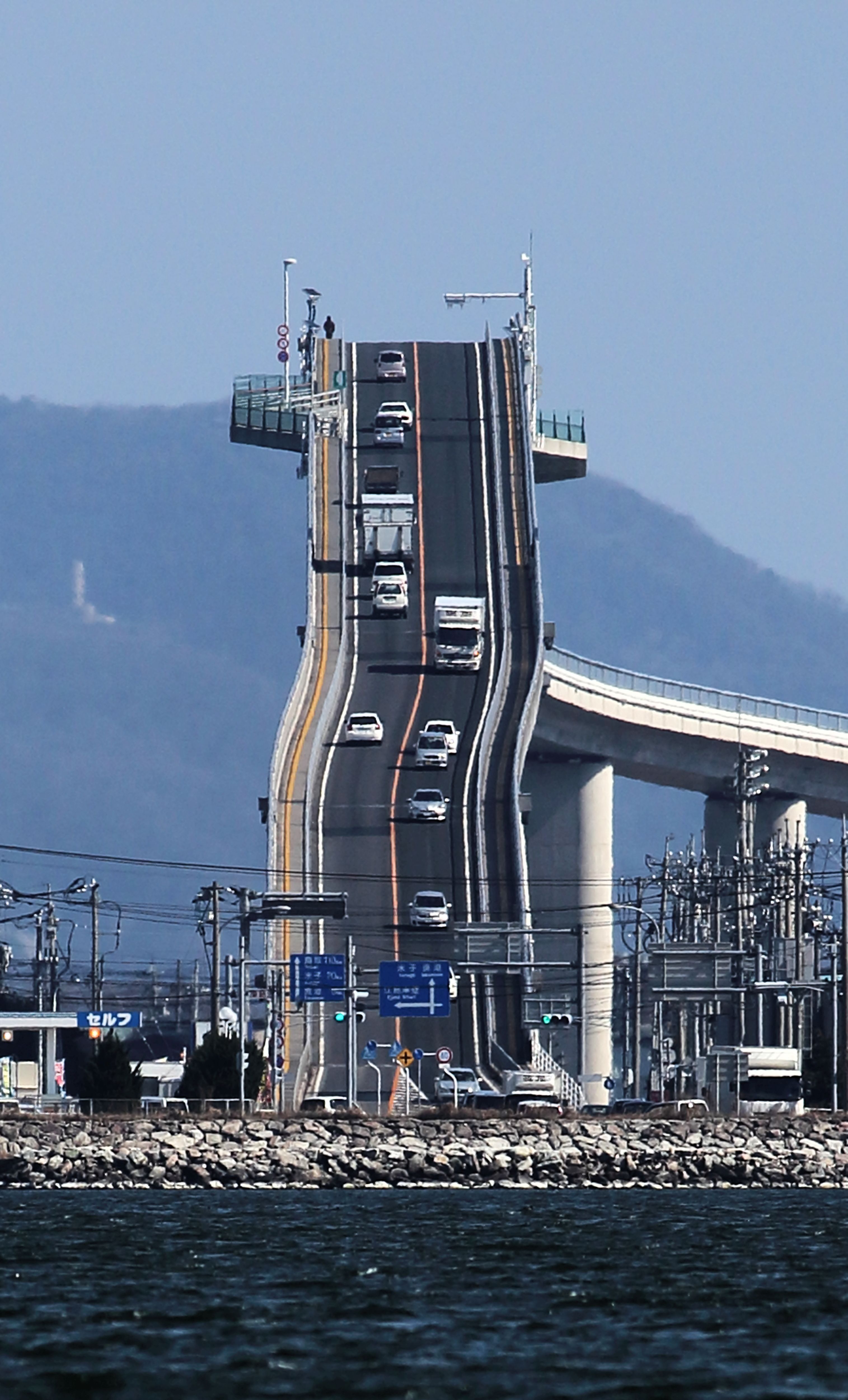 ベタ踏み坂の真実を徹底解剖！江島大橋の傾斜と奇跡の一枚の撮り方