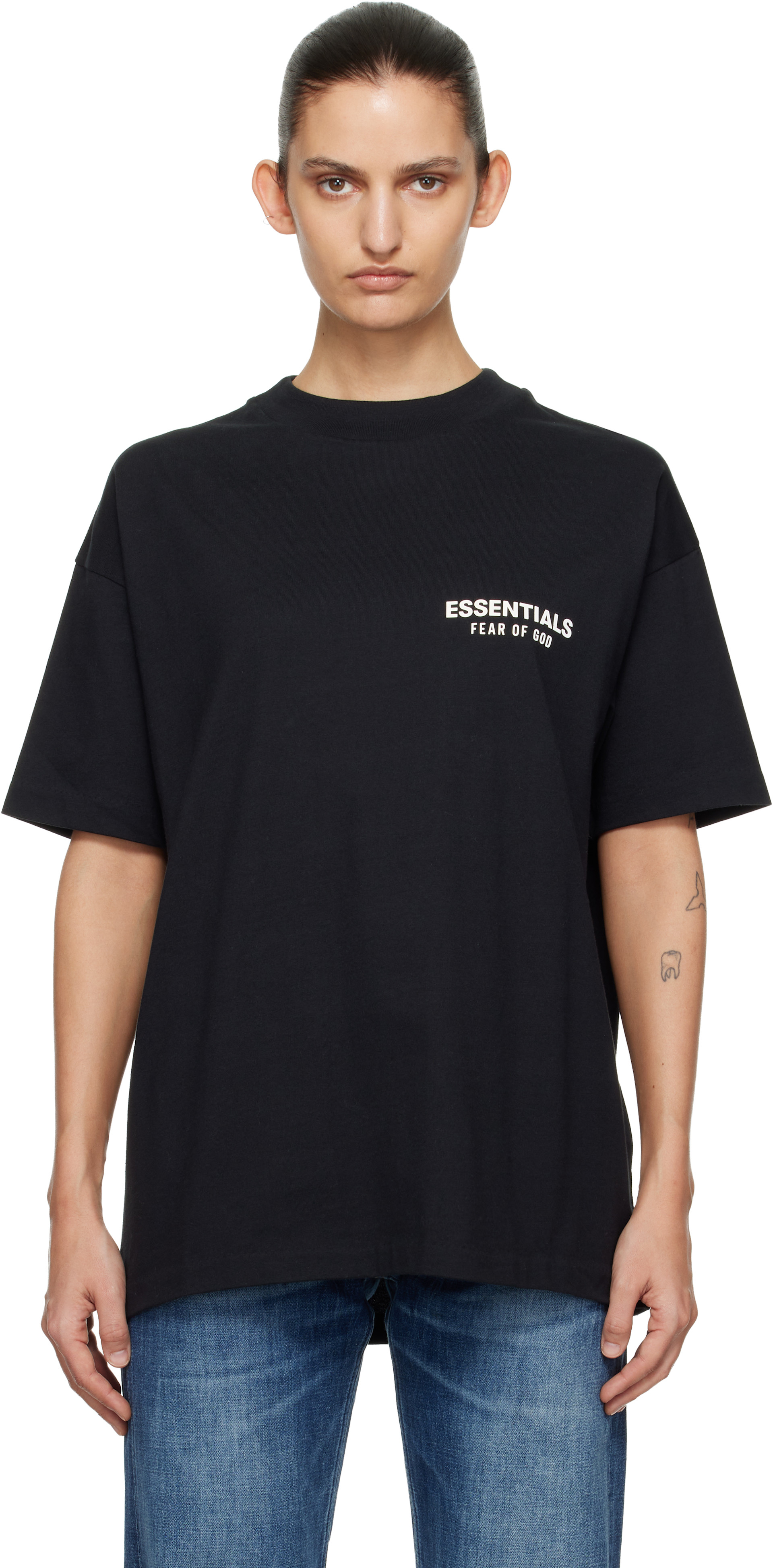 エッセンシャルズTシャツの失敗しないサイズ感と偽物の見分け方