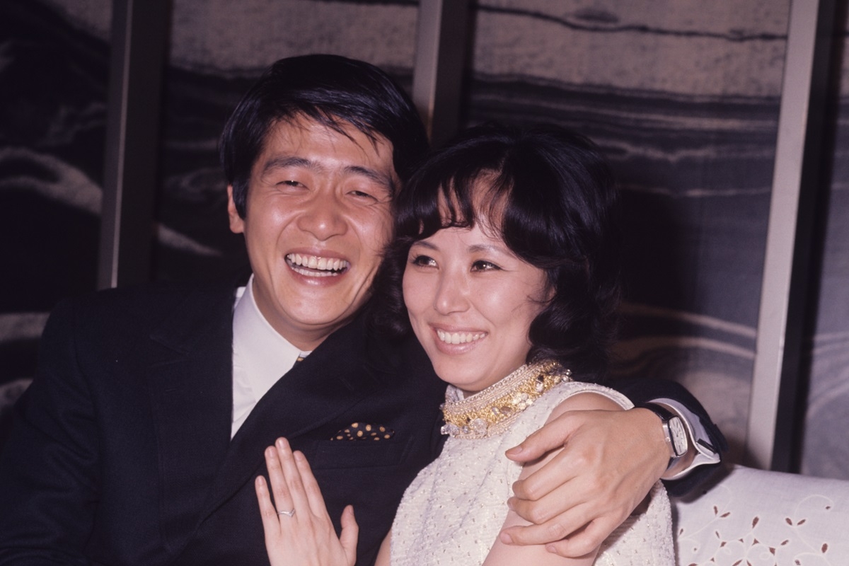 西田佐知子の子供は関口知宏！息子の現在と独身の真相・家族の絆