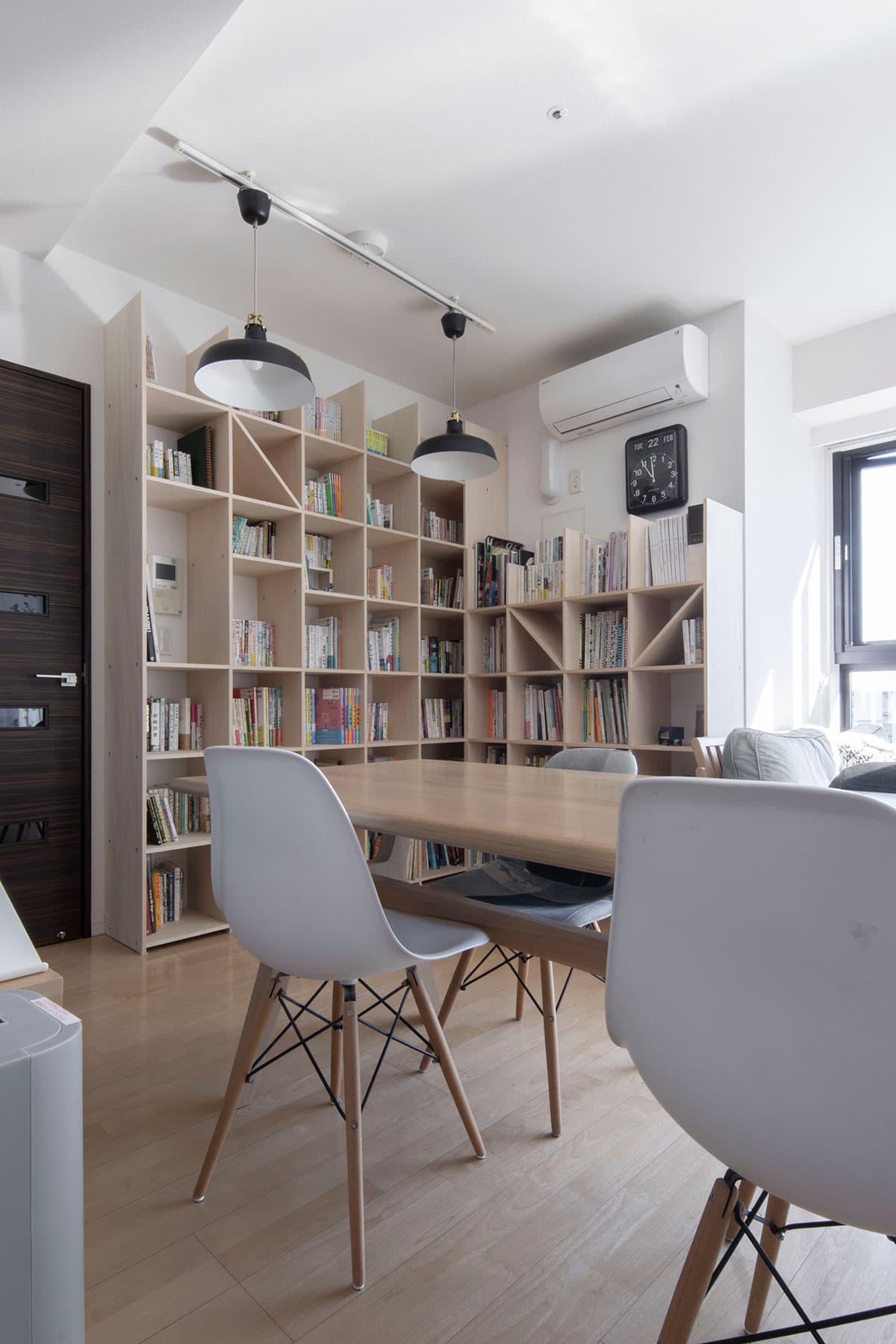 壁のL字棚で部屋が一変！賃貸Okの付け方と無印・ニトリ比較