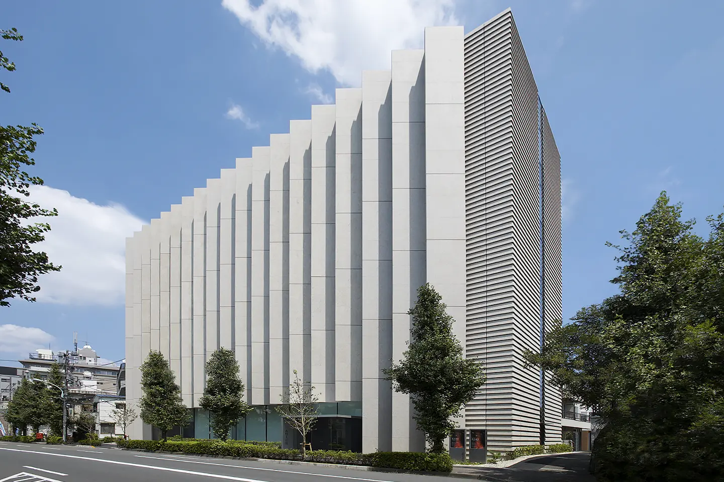 山種美術館の真髄に迫る！名作炎舞と限定和菓子を巡る鑑賞術2026