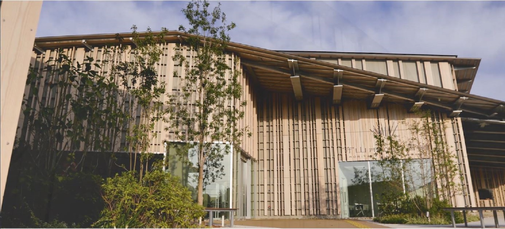 隈研吾建築の守山市立図書館を徹底解剖！カフェや自習室の利用術