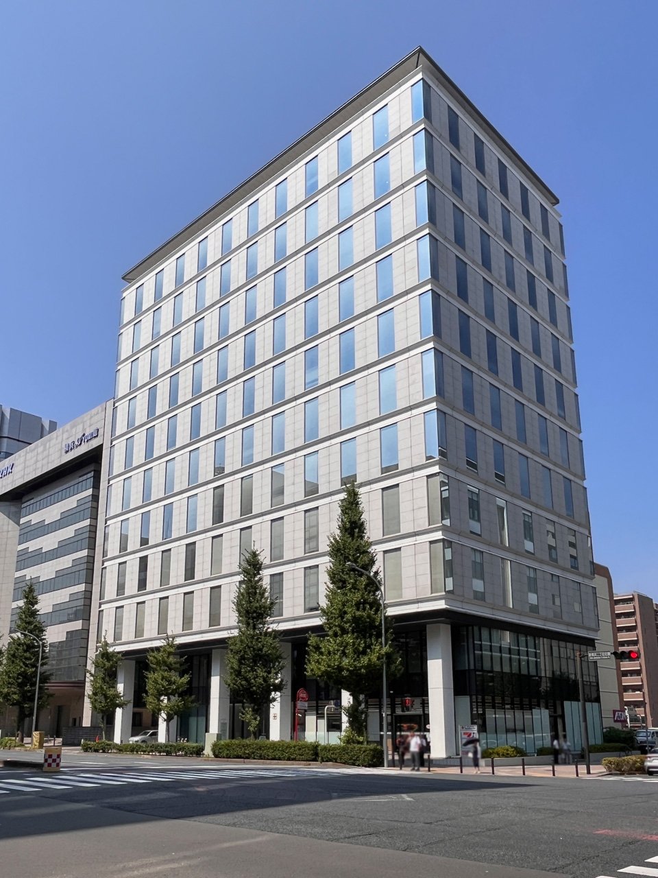 Livmoのライジングビル再生とは？買収の真相と現在を徹底追跡
