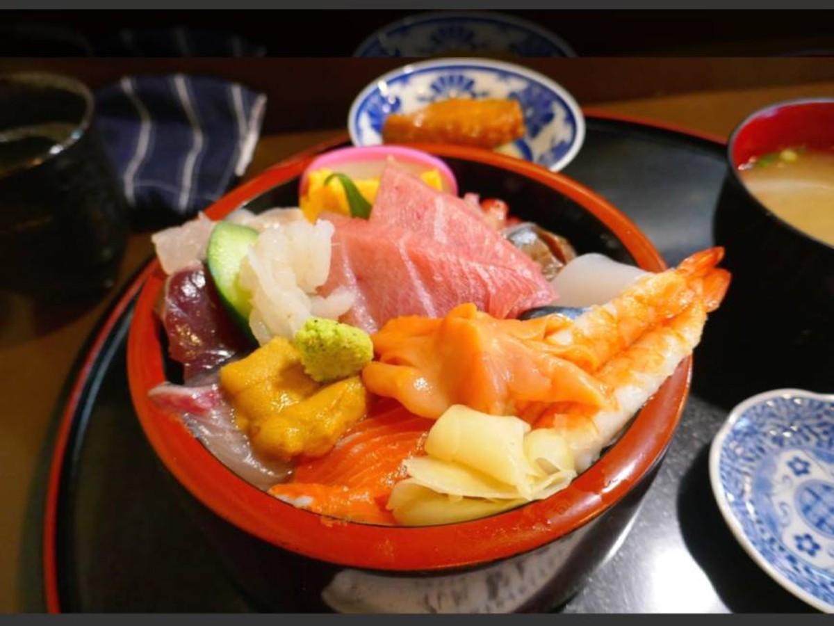 札幌場外市場すし処ひしの木を徹底解剖！名物海鮮丼の味と混雑攻略