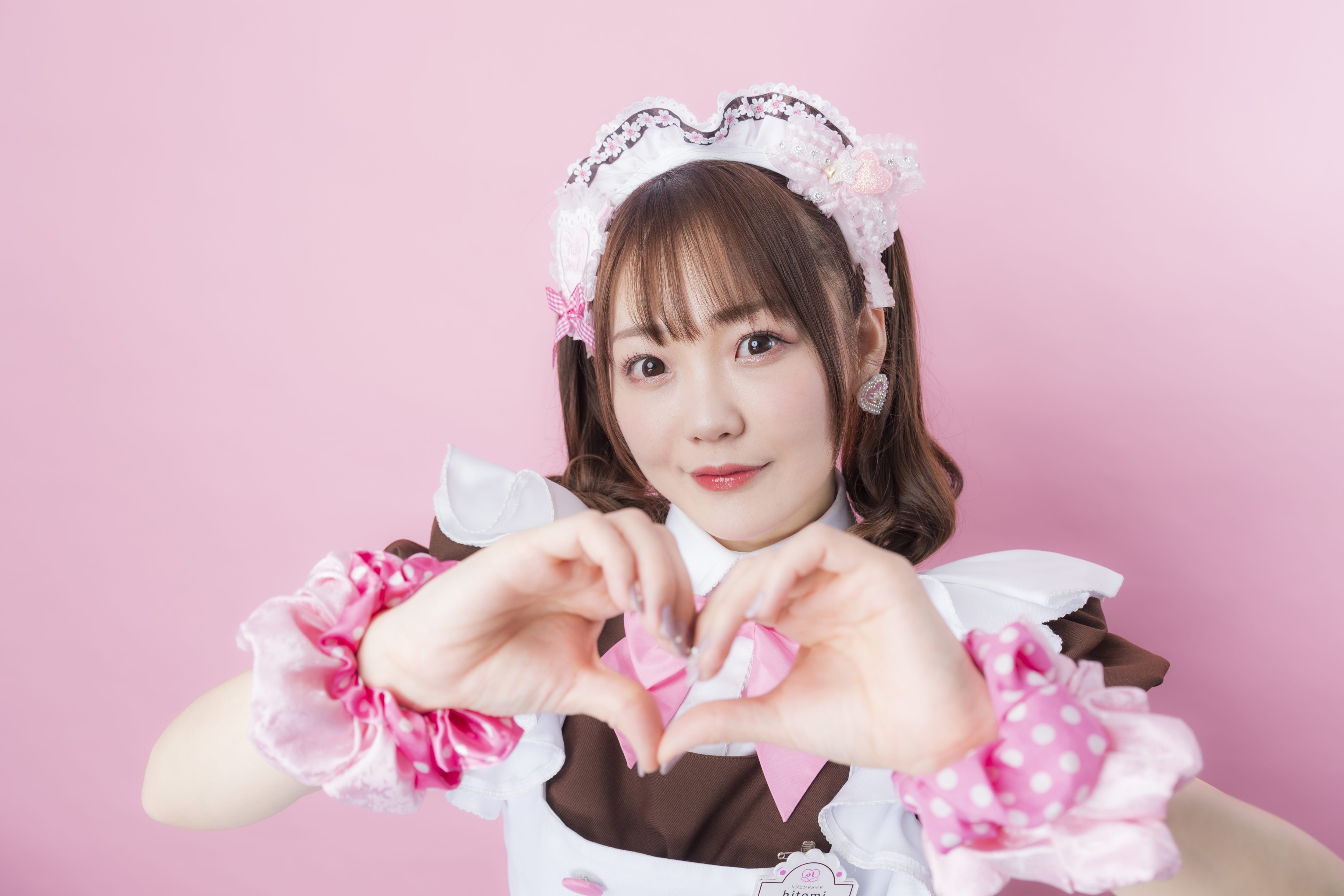 メイドひとみの実年齢と経歴の真相｜レジェンドが明かす現在と素顔