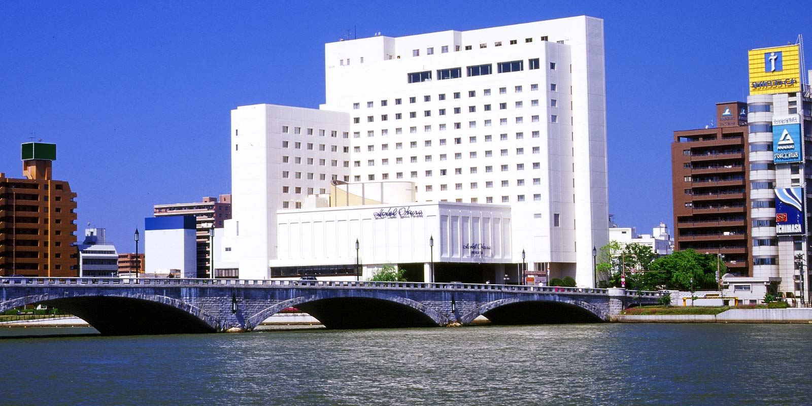 ホテルオークラ新潟の評判と宿泊記｜萬代橋の絶景やバイキングの真相