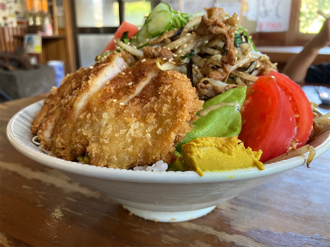 お食事処ぼんちのデカ盛り実態！中華丼・カツカレーの衝撃と攻略法