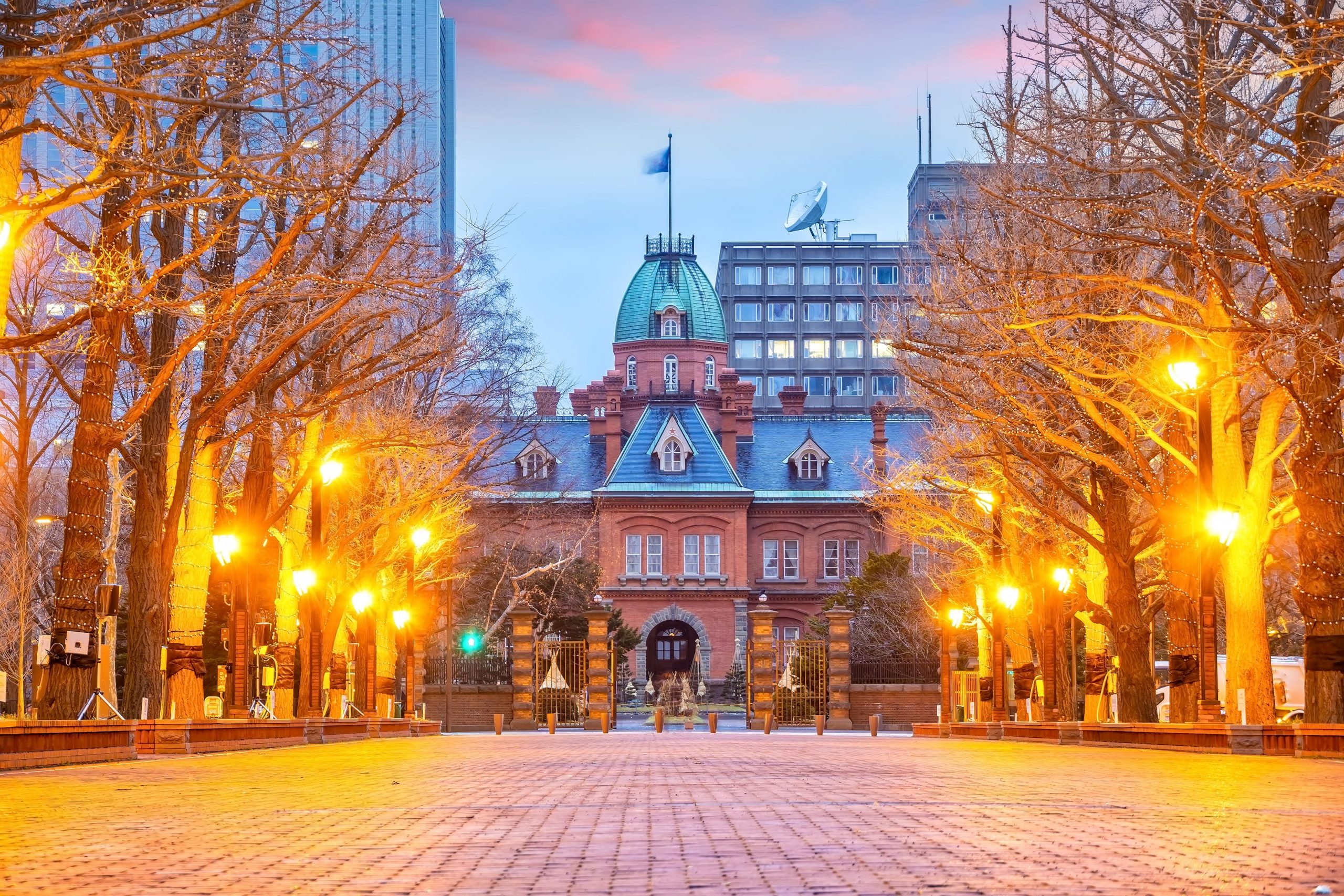 北海道の市役所は本当に高待遇か？2026年最新の年収と採用実態