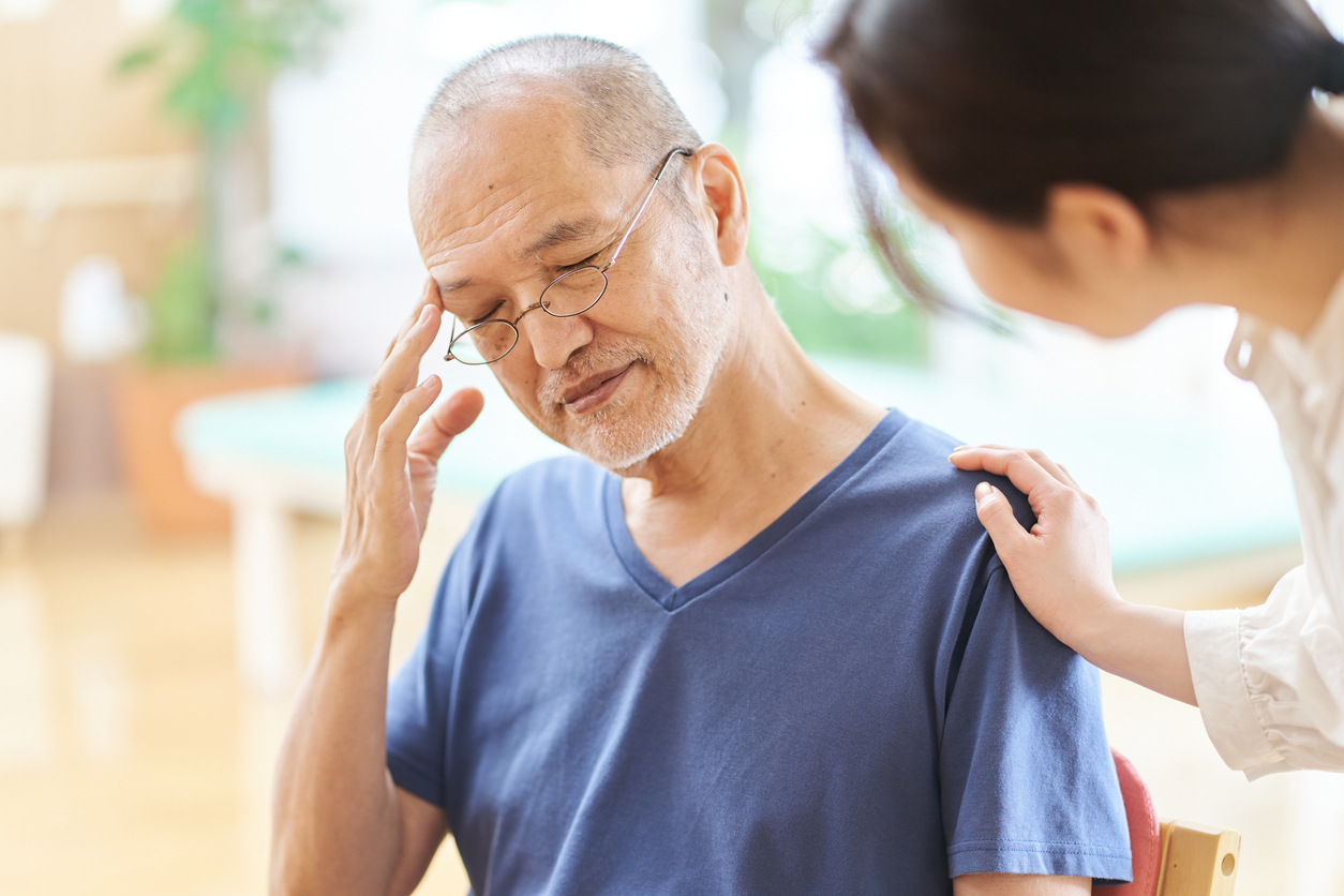呂律が回らない高齢者は危険？脳梗塞の前兆と命を守る緊急対処法