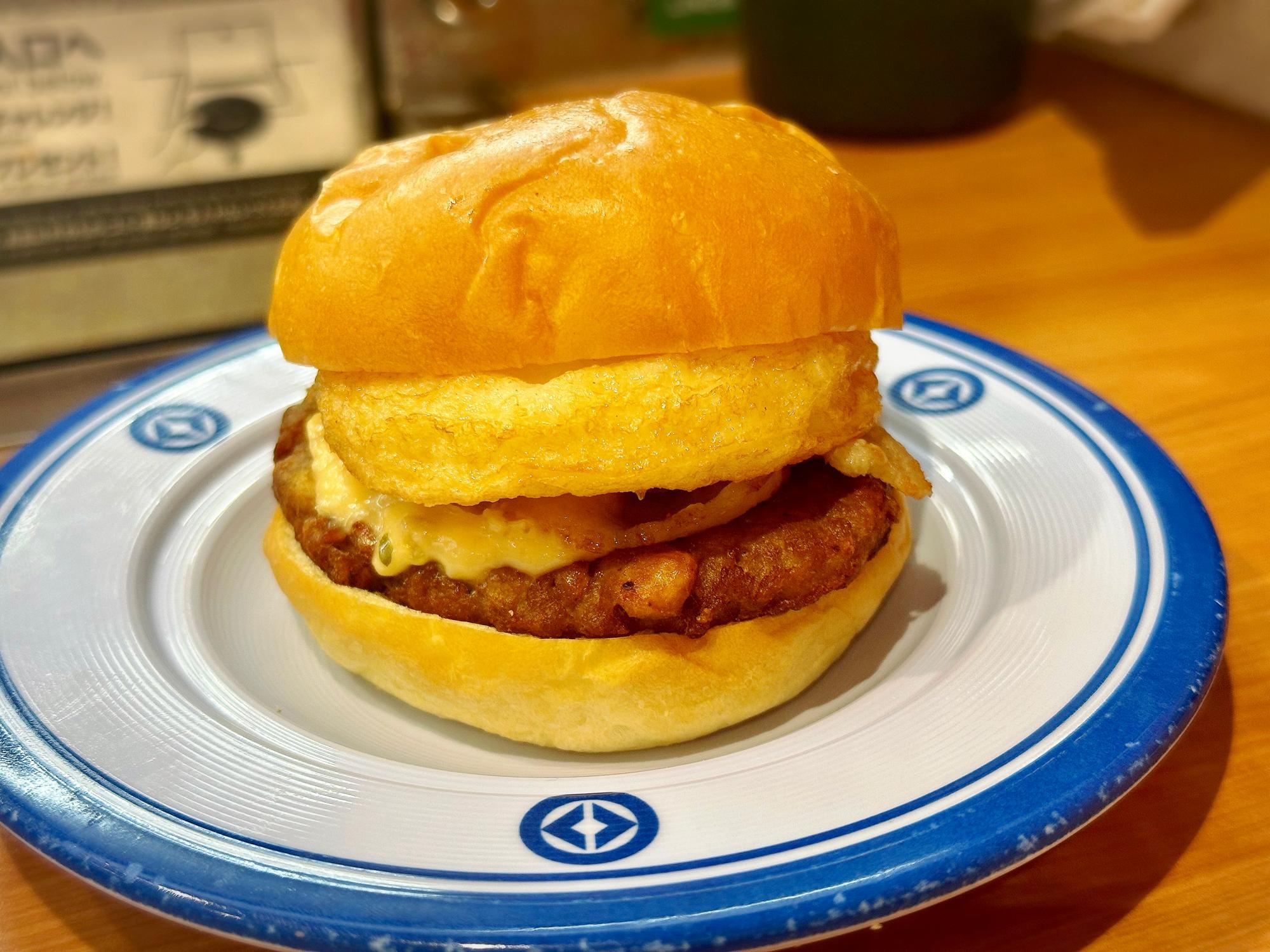 くら寿司バーガーはなぜ消えた？復活の真相と歴代メニューの評判を徹底解説
