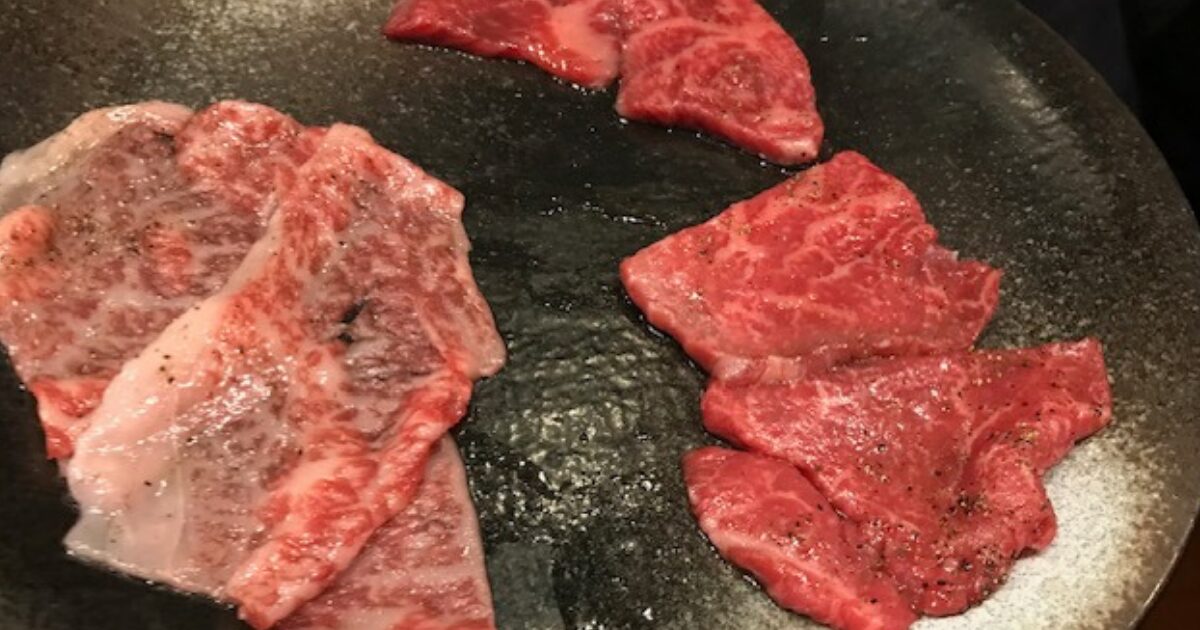 【粉瘤の初期画像】ニキビと誤認する黒い点と放置の激痛リスク