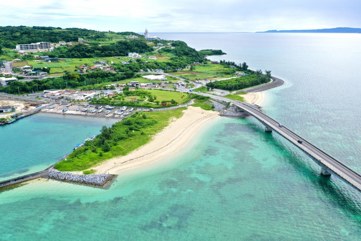 【奇跡の海】古宇利ビーチ徹底攻略！混雑回避と絶景ドライブの秘密