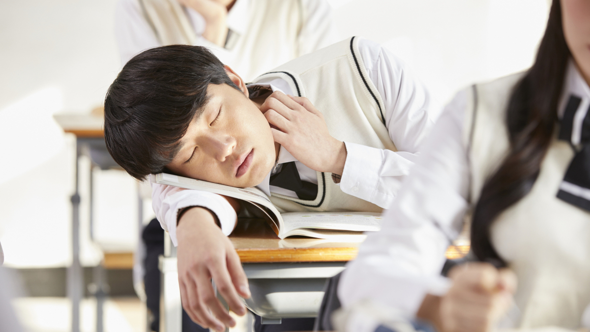 授業中の強烈な眠気を一瞬で消す裏ワザと寝ない方法【2026】