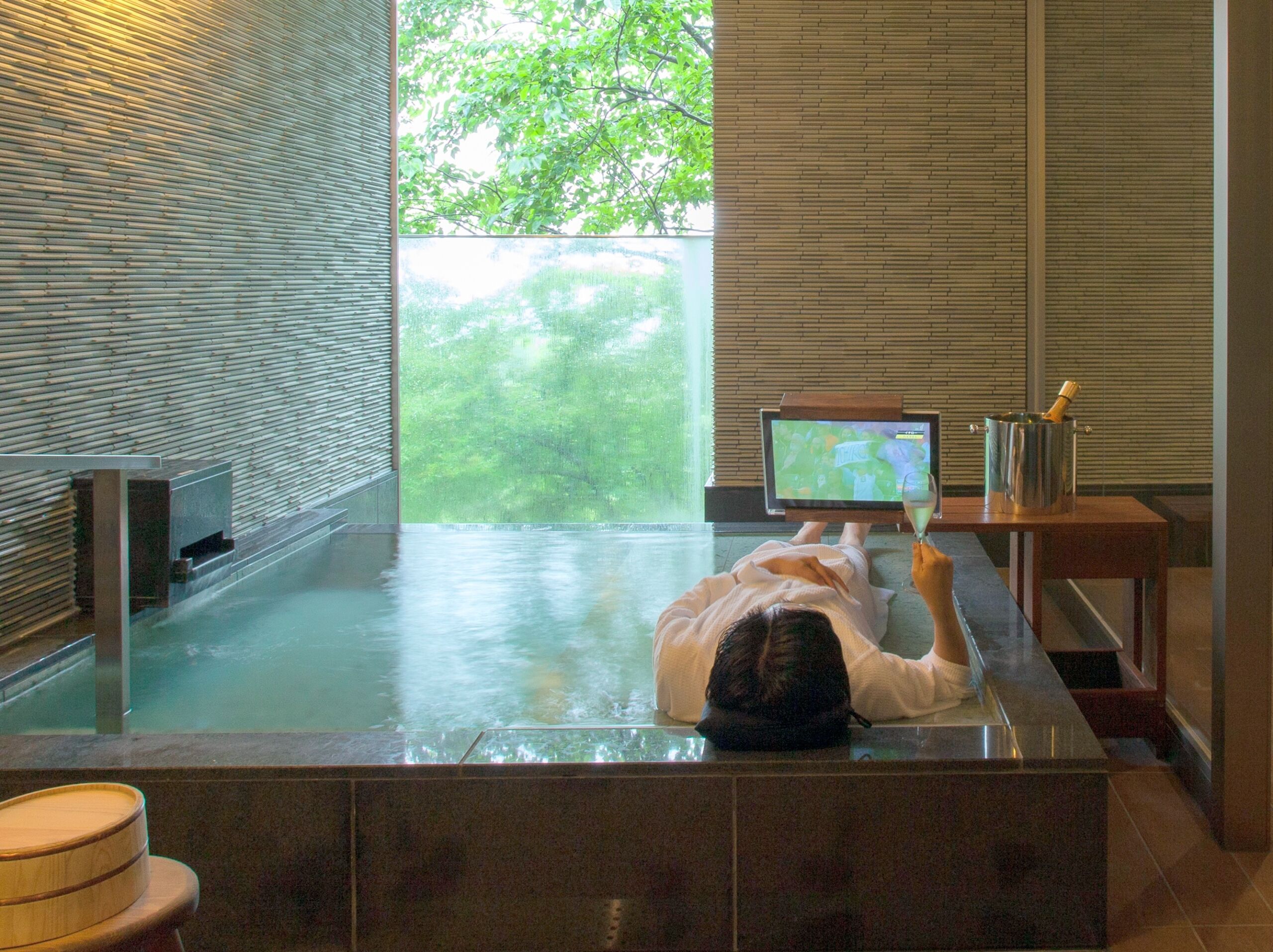 風呂で寝るのは睡眠ではなく失神？湯船で寝落ちする危険性と命を守る対策