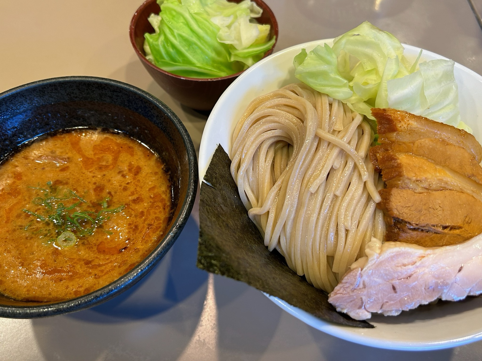 新宿の海老ラーメン中毒の真相！人気店の評判と2026年混雑比較