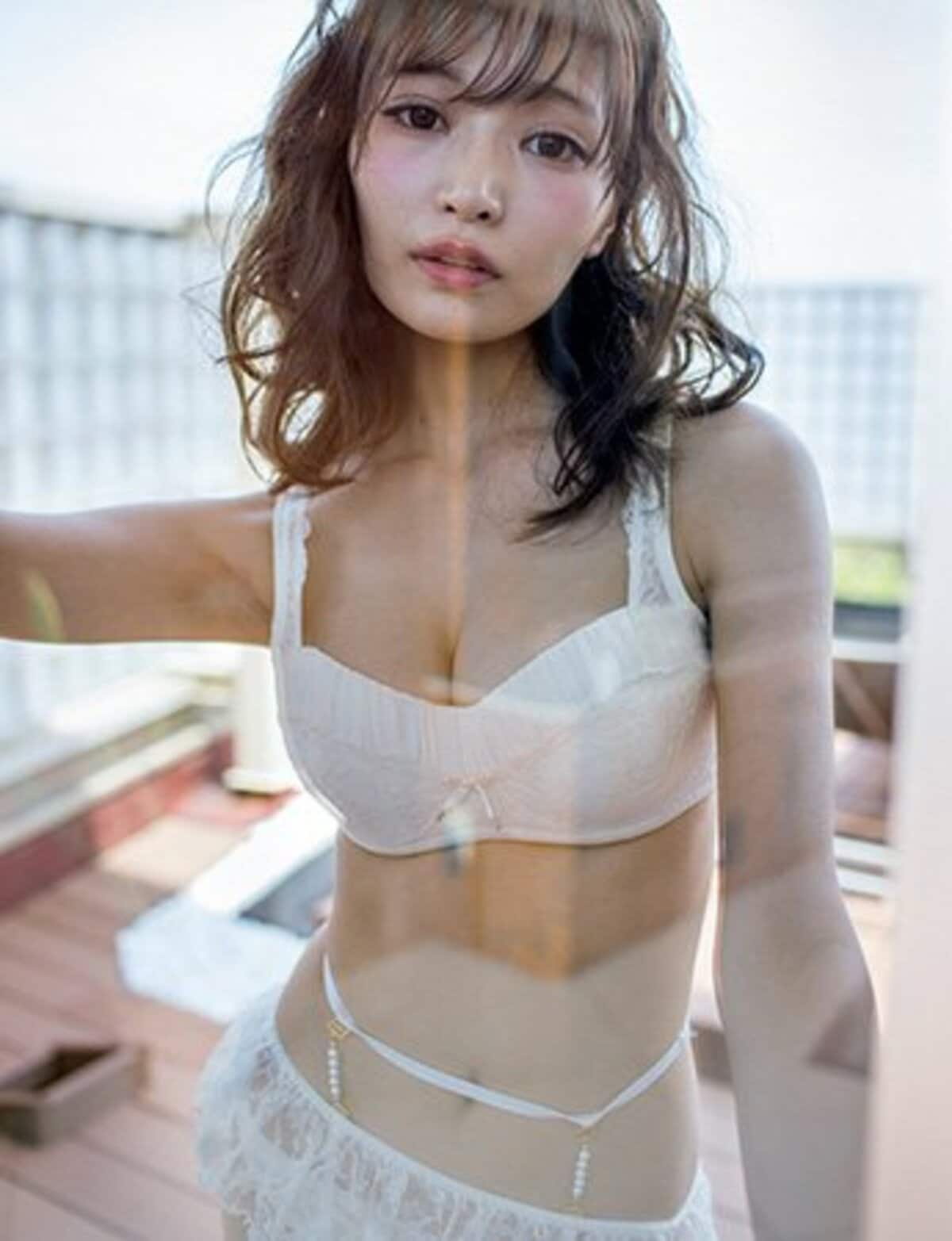 似鳥沙也加のヌード疑惑を徹底検証！写真集の露出限界と現在
