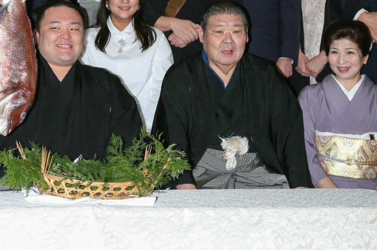 高砂部屋の女将は誰？朝赤龍の妻の経歴や現在と角界を支える素顔
