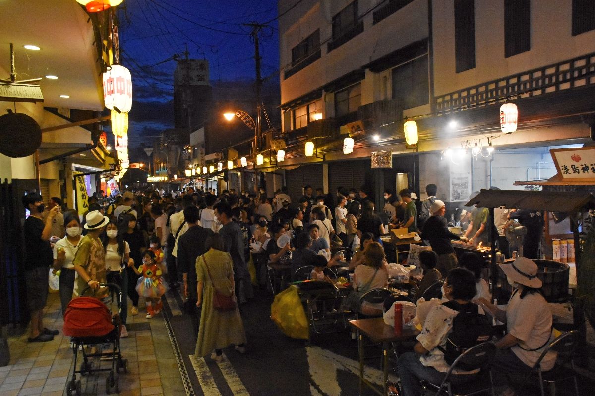 【2026最新】唐津市土曜夜市の屋台＆穴場駐車場は？混雑回避術を徹底解説