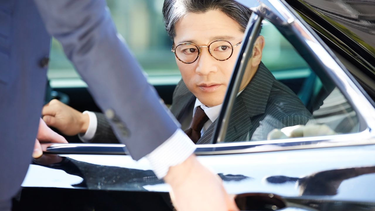 事務次官の凄さとは？大臣を動かす権力と年収・出世競争の真相