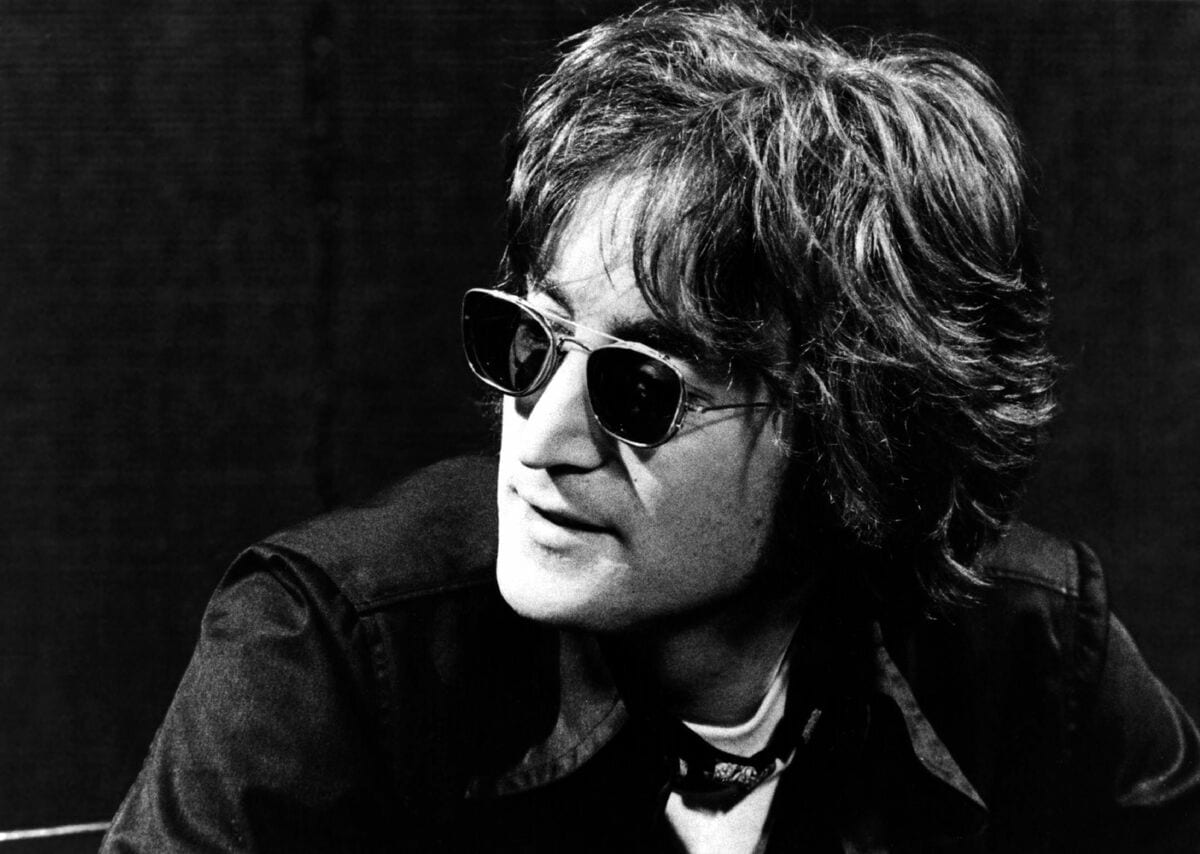 ジョン・カビラの現在と降板説の真相｜弟・川平慈英との絆と実況魂