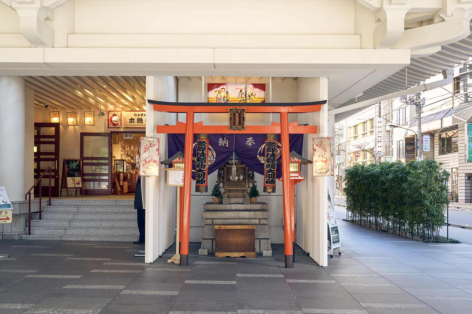 歌舞伎座の聖地！歌舞伎稲荷神社の御朱印とご利益・観劇なし参拝の真相
