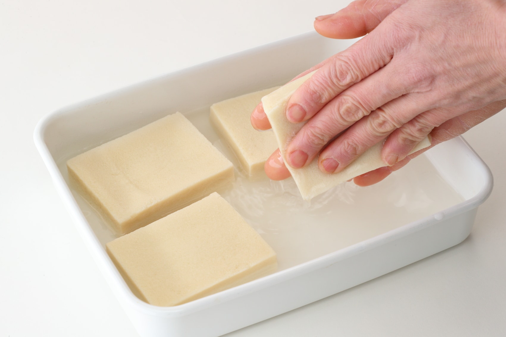 高野豆腐の戻し方はお湯か水か？劇的ぷるぷる裏技と失敗ゼロの新常識