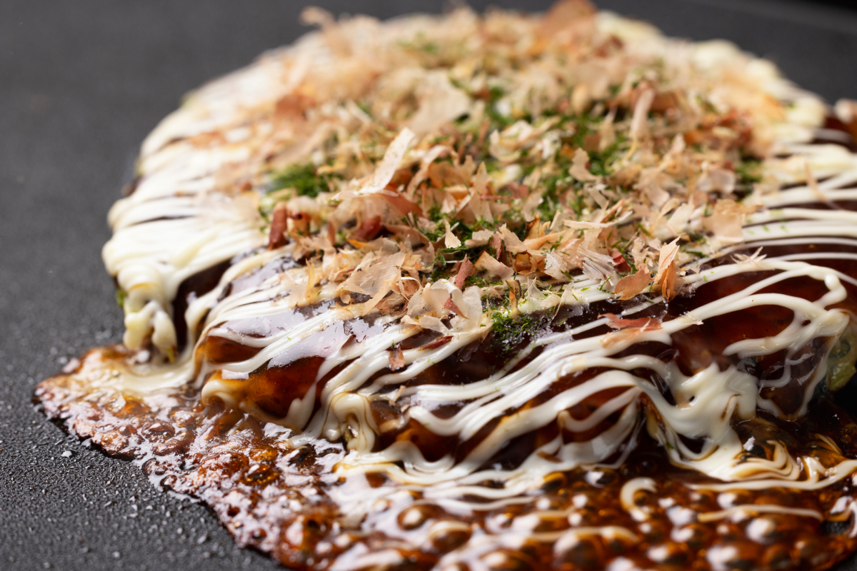 関西風お好み焼きの極意！冷めてもふわふわな黄金比と名店の技