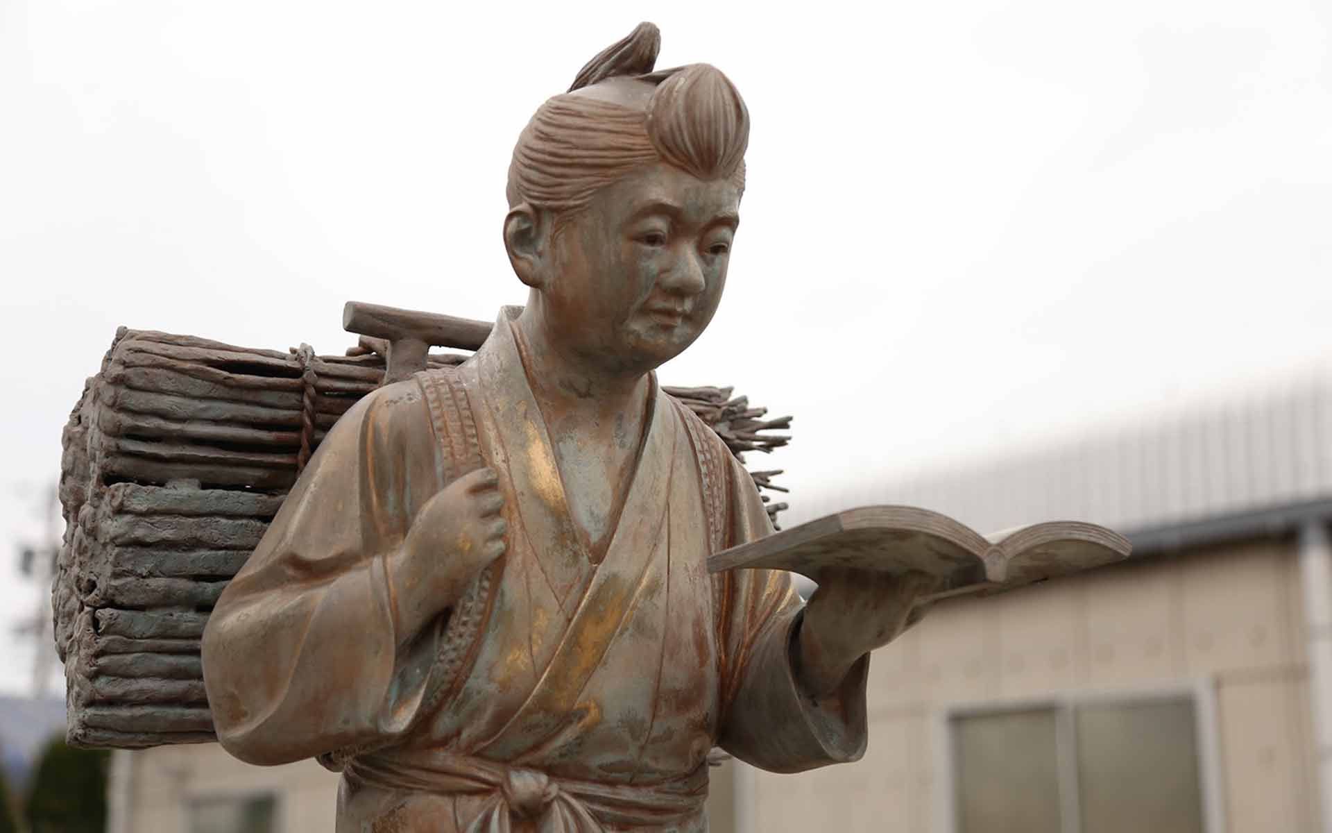 二宮金次郎像が消えた？撤去理由と座像化の真相や歴史的価値を徹底解説