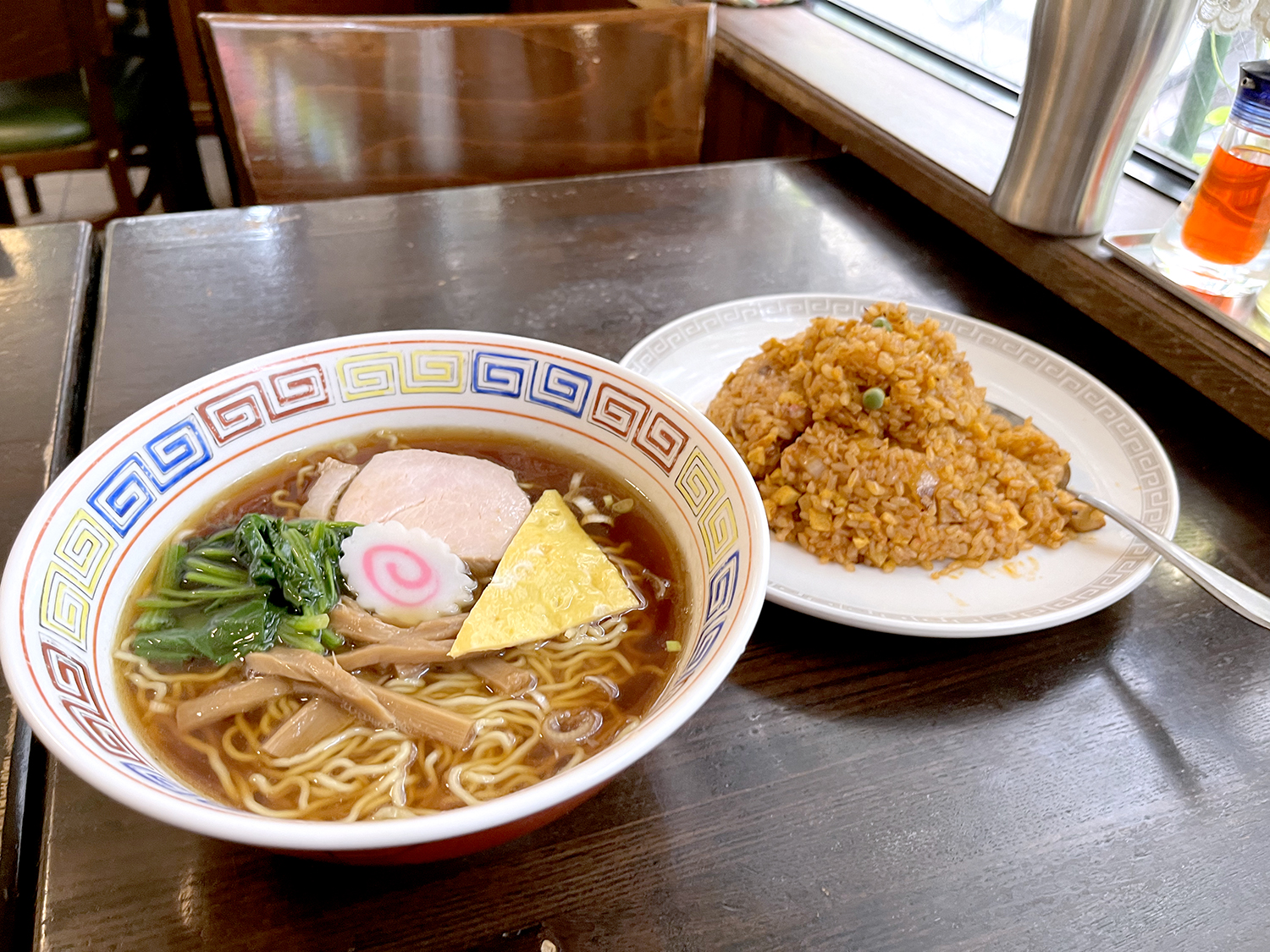銀座の老舗「中華そば萬福」の真実！伝統の三角玉子と最新混雑ガイド