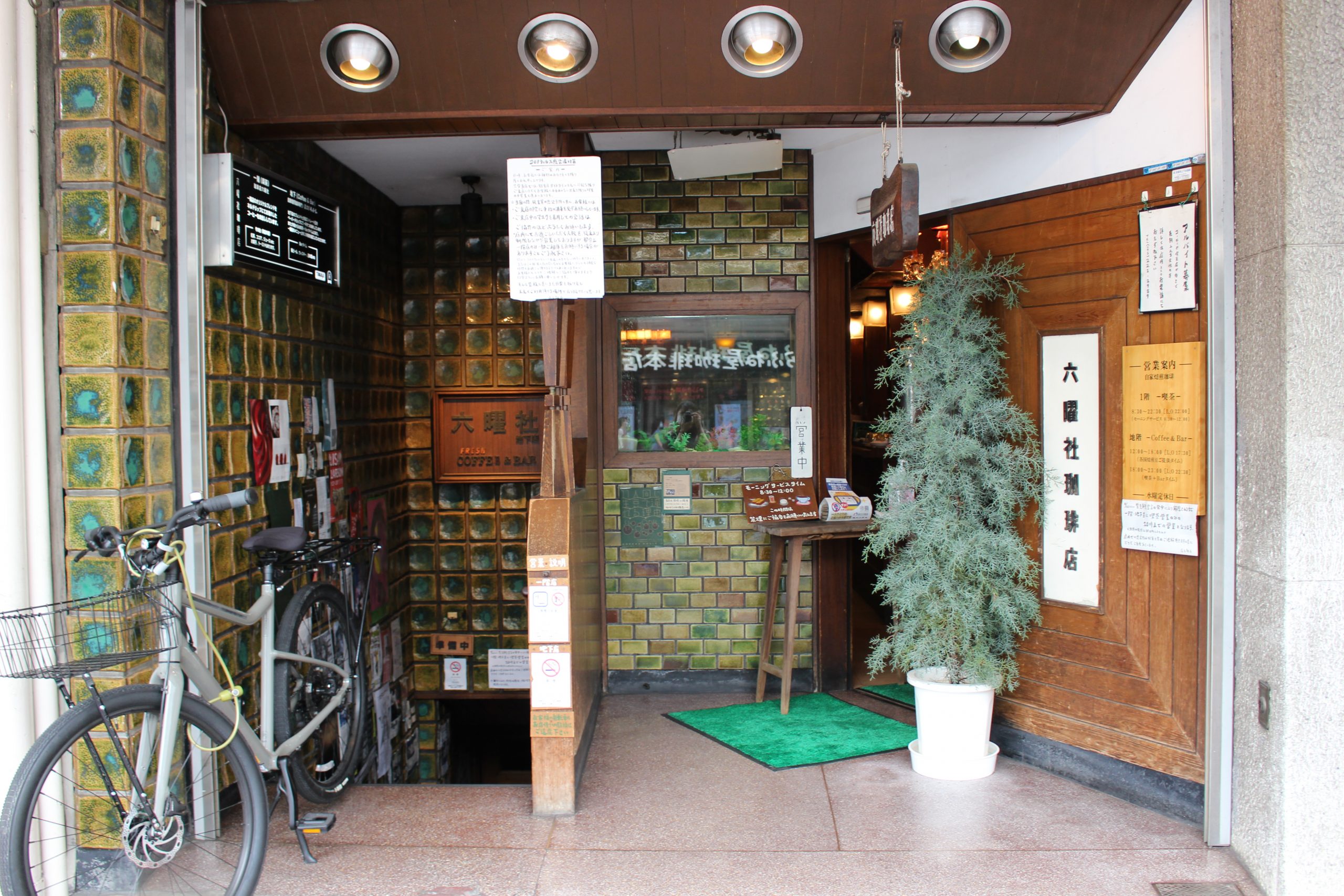 京都・六曜社珈琲店の真実｜1階と地下の違いやドーナツの魅力を解剖