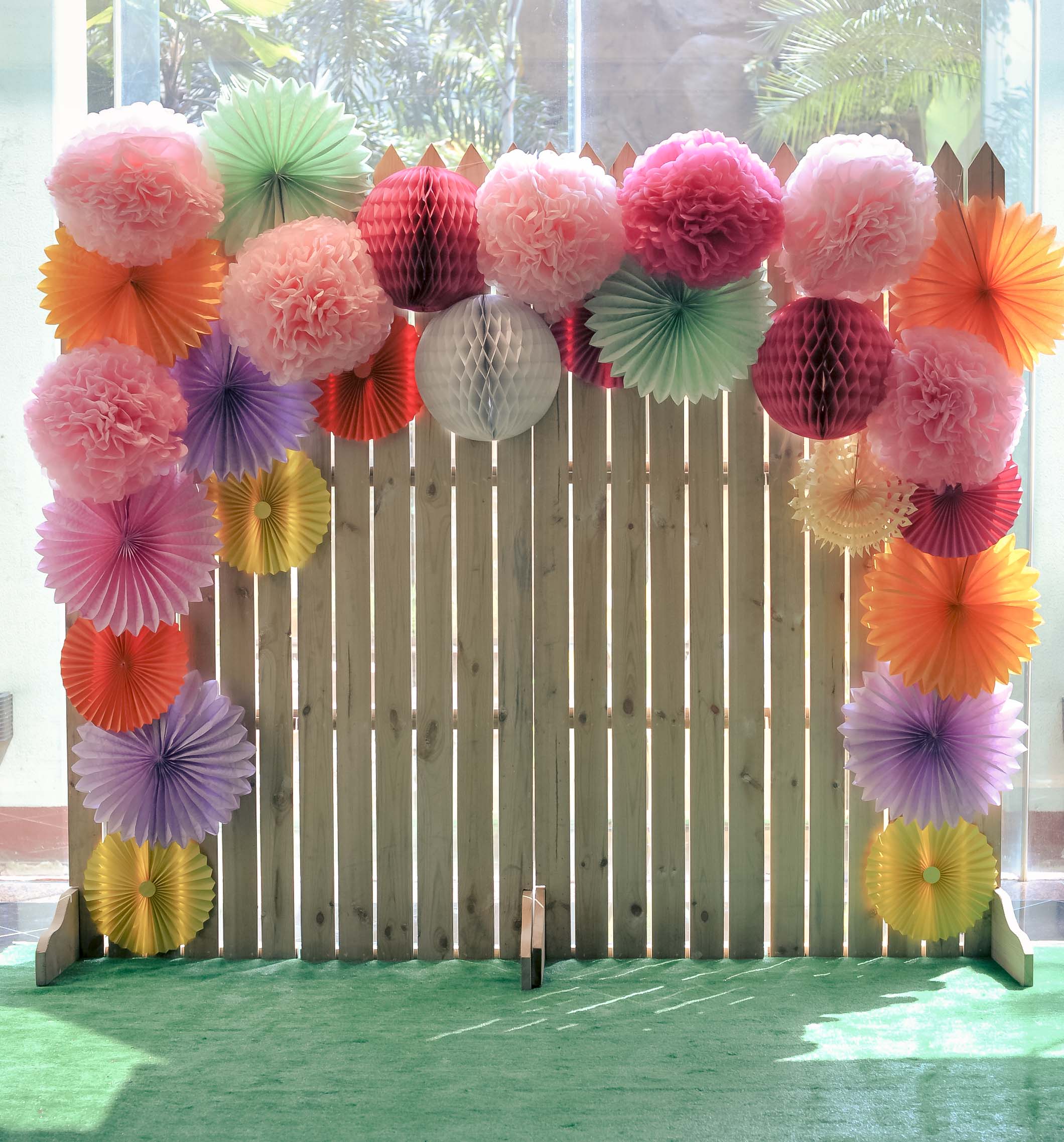 100均グッズで映える！結婚式のフォトブース手作り＆プロ装飾術