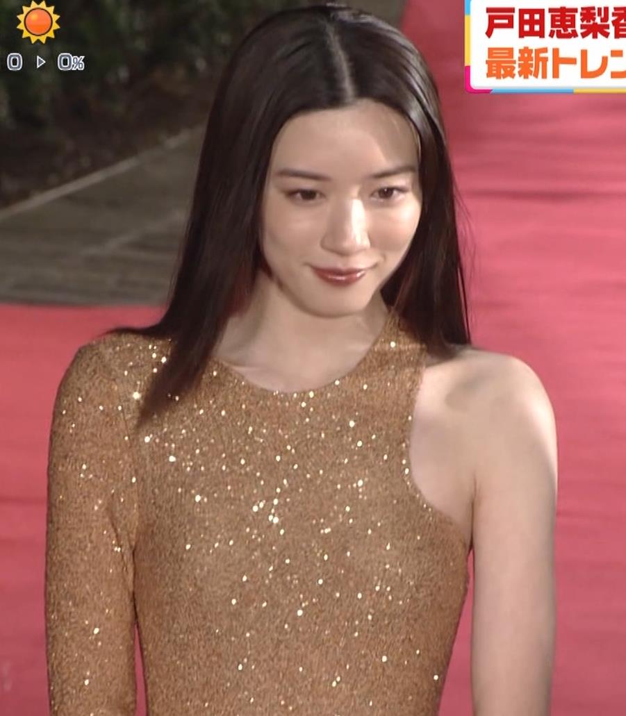 永野芽郁の胸元衣装や噂の真相とは？サジェスト浮上の理由と誤解を検証