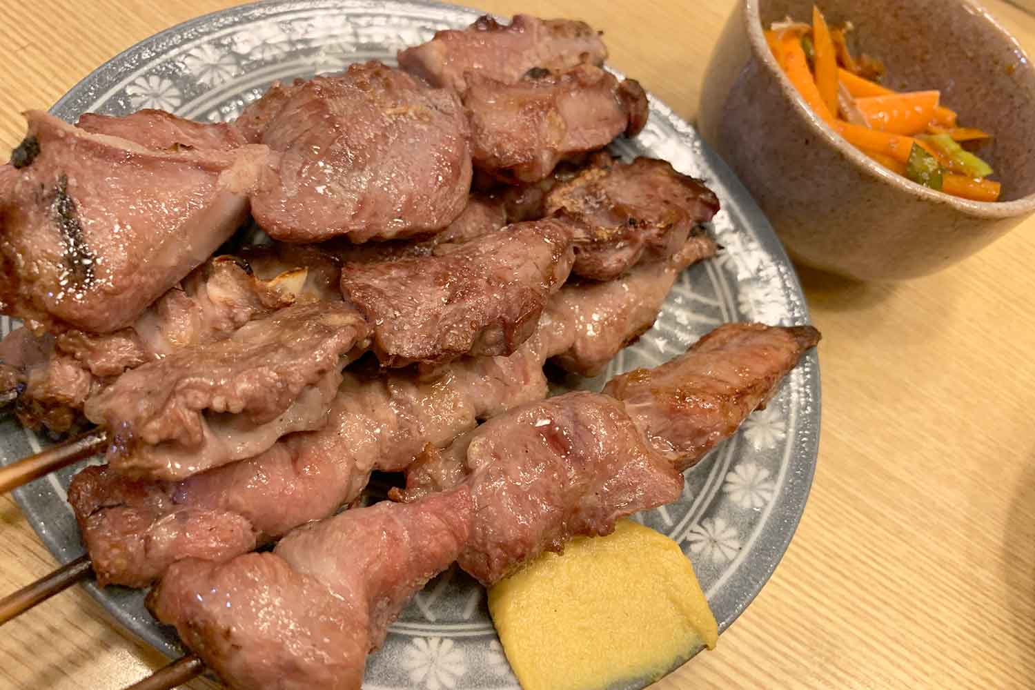王子「もつ焼男体山」が行列を呼ぶ理由｜絶品レバテキと名物煮込みの真価