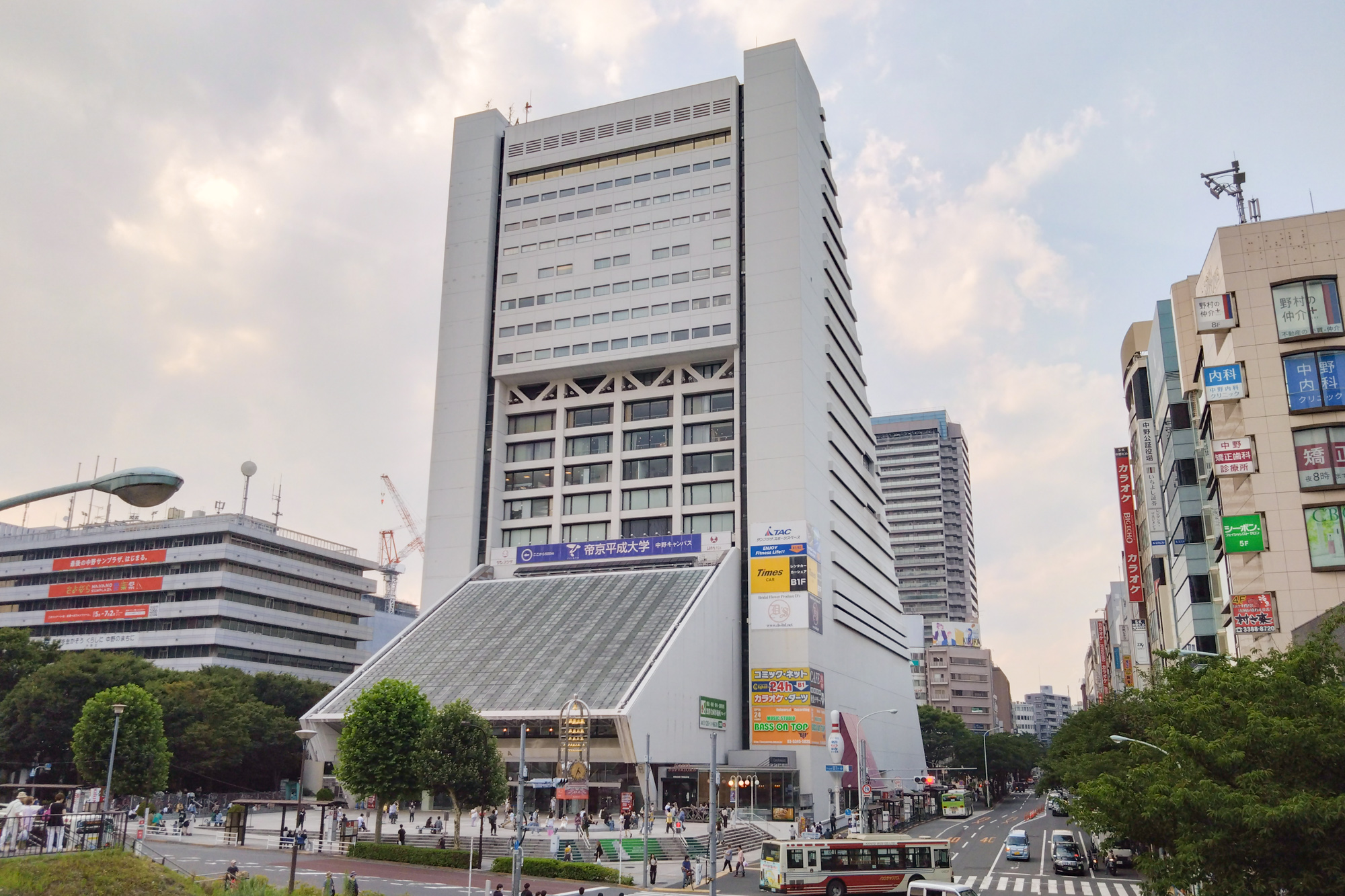 【2026最新】中野駅からサンプラザへの歩き方と再開発延期の深層