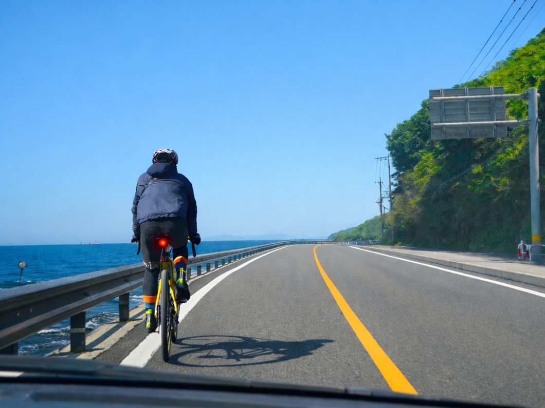 黄色線での自転車追い越しは違反？プロが明かす道交法の真相