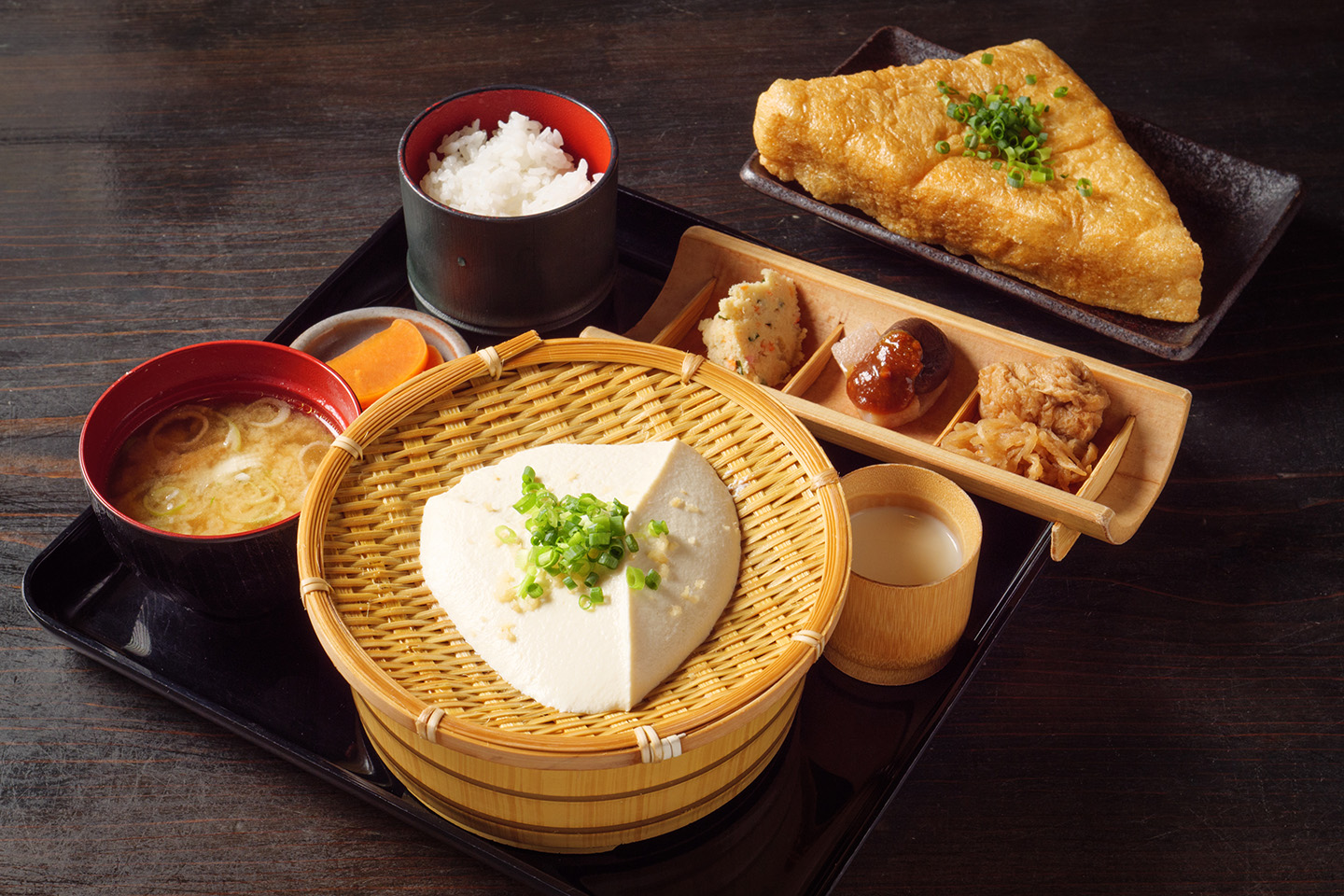 小国・岡本とうふ店の人気の秘密は？絶品定食と混雑回避法を徹底解剖