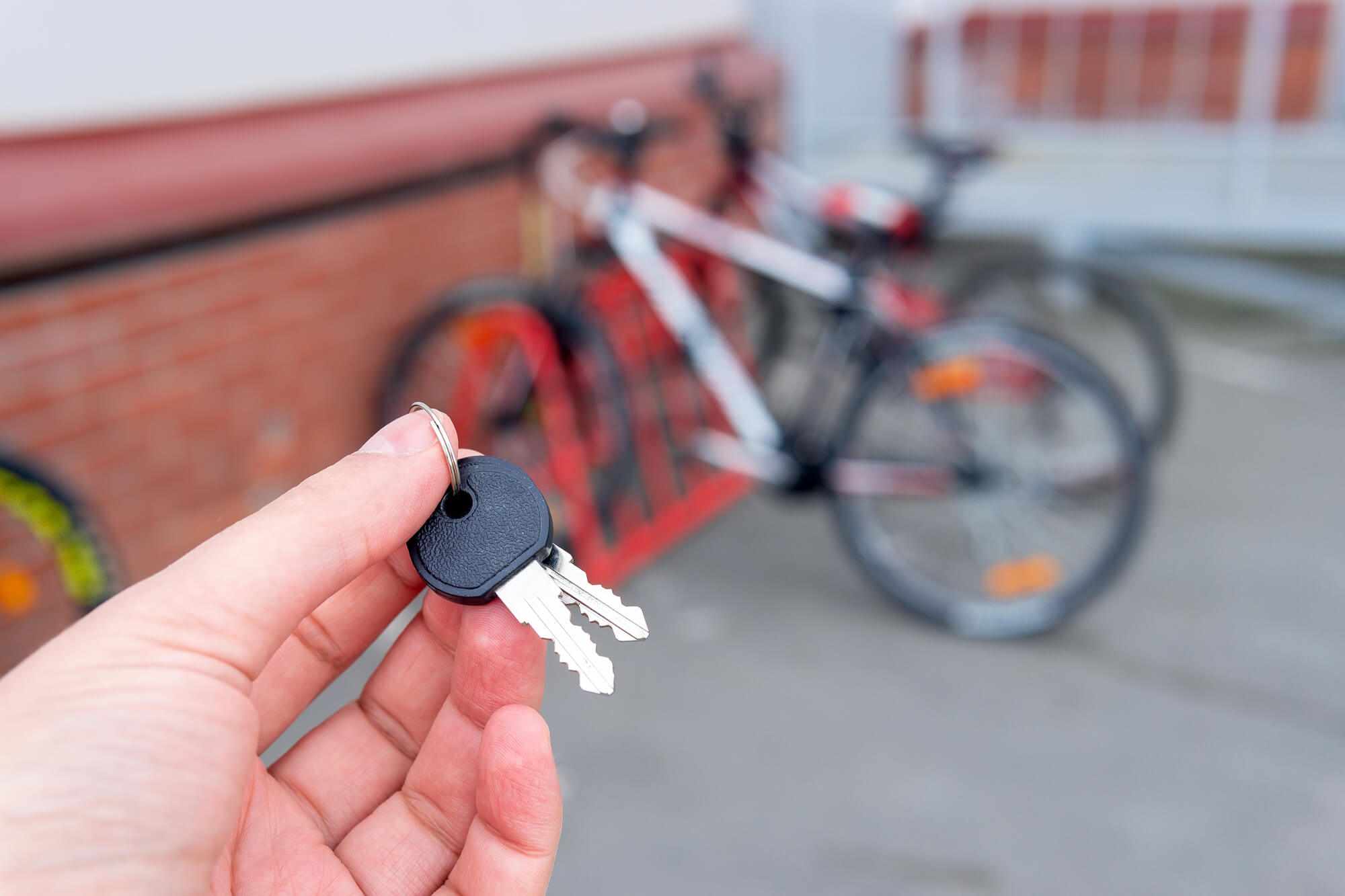 自転車の鍵を無くした時の開け方と費用相場！自力解錠の盲点と対処法