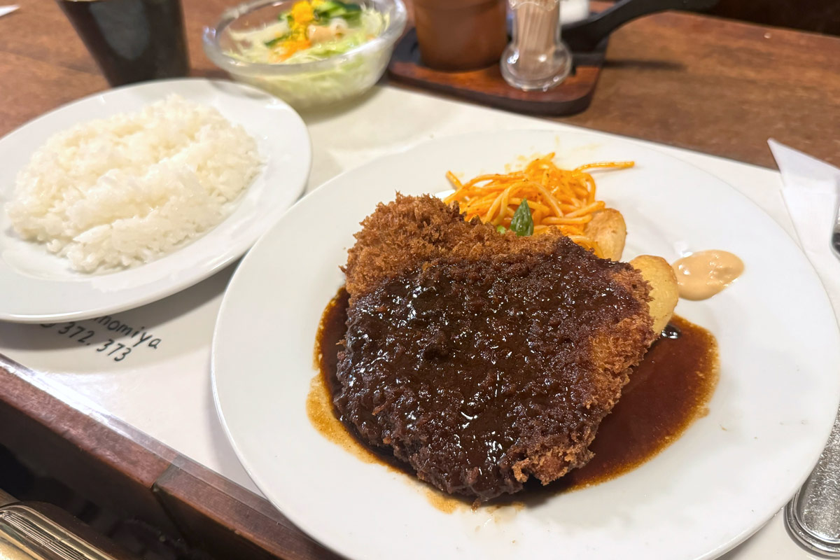 神戸洋食の最高峰「欧風料理もん」名物ビフカツの魅力と混雑対策