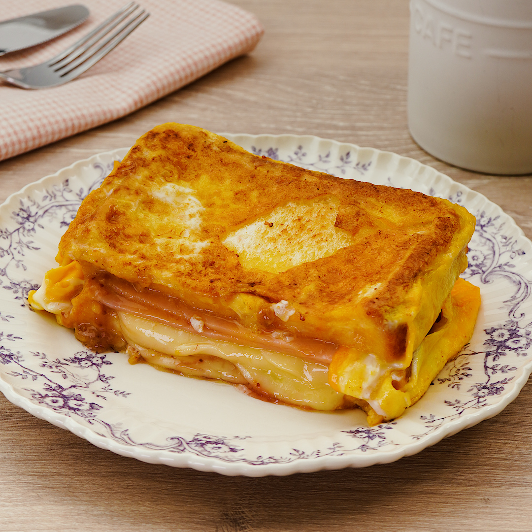 フライパンで絶品ホットサンド！専用器なしでカリカリに焼く裏技