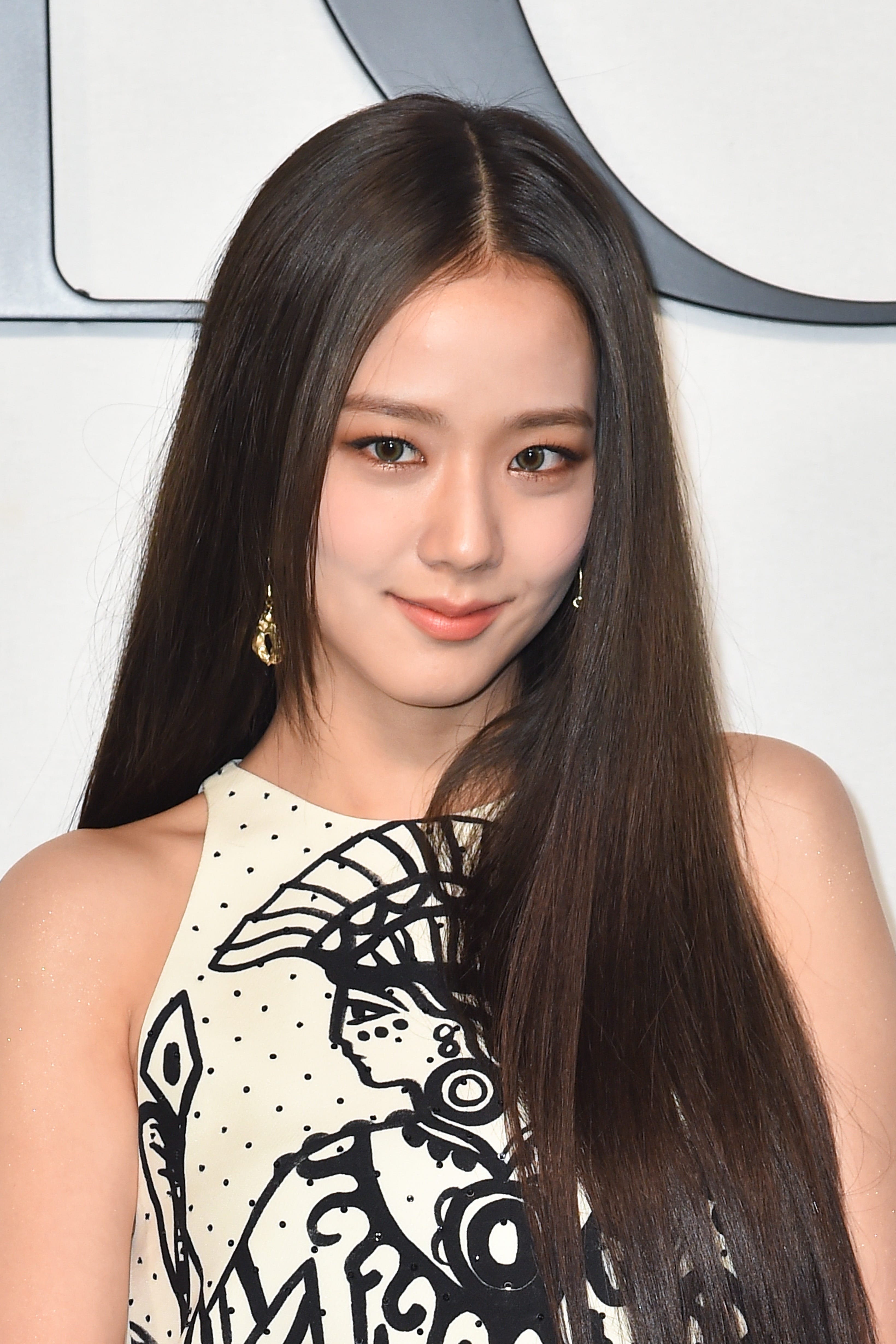 Blackpinkジスの現在と熱愛の真相！個人事務所設立と最新作を徹底解説