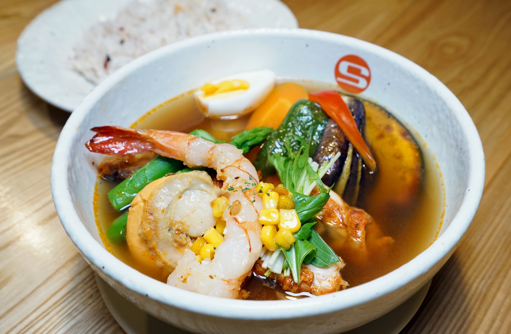 すすきのスープカレー最新事情！深夜の行列とシメ文化の真相を追う