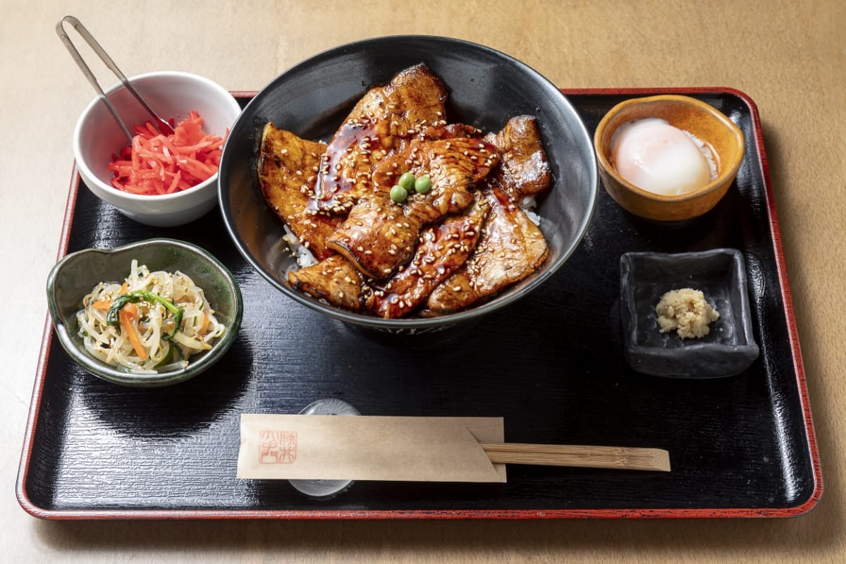 炭火焼肉大手門の評判と真価を検証！名物ホルモンと混雑の真相2026