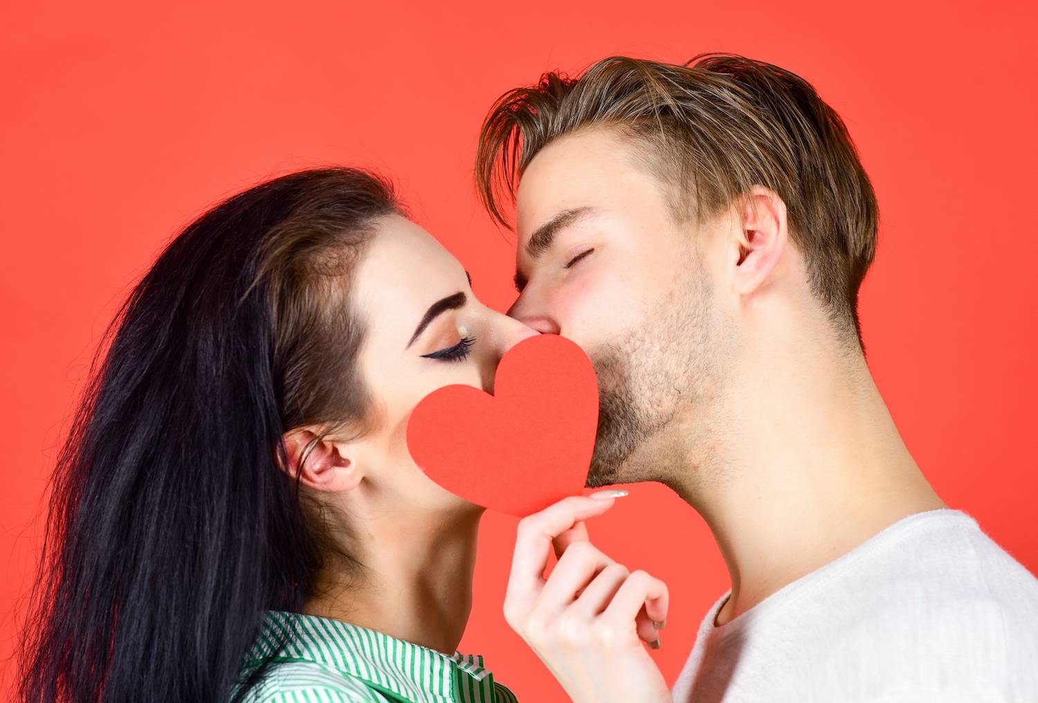 キスする夢のリアルな感覚とは？唇に残る感触と相手別の深層心理を解剖