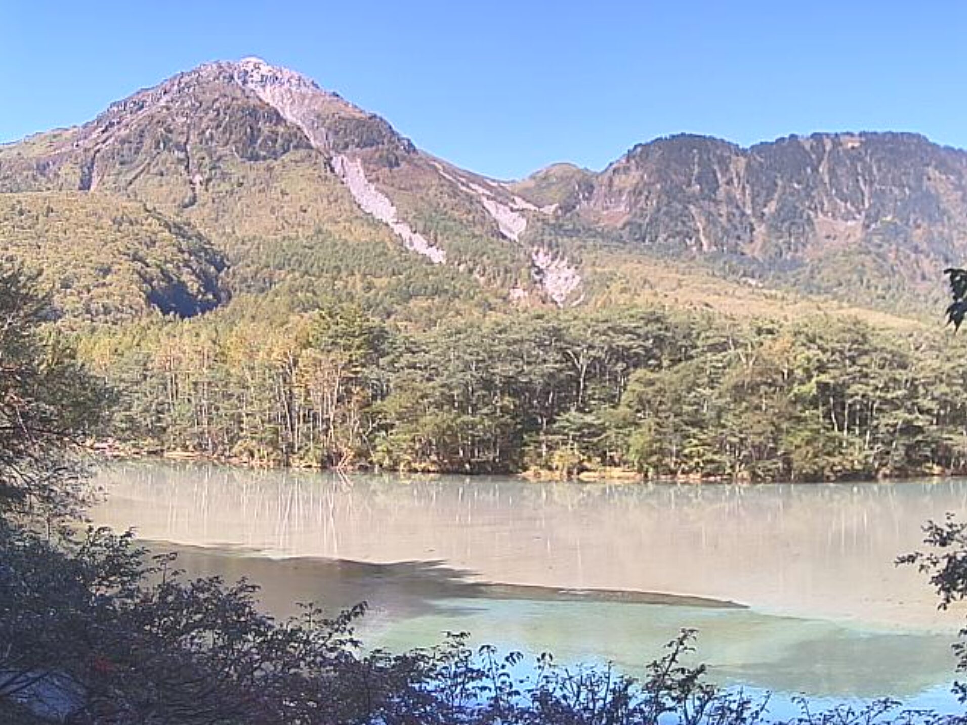 上高地大正池ライブカメラ速報｜朝靄・焼岳の水鏡とリアルタイム現況