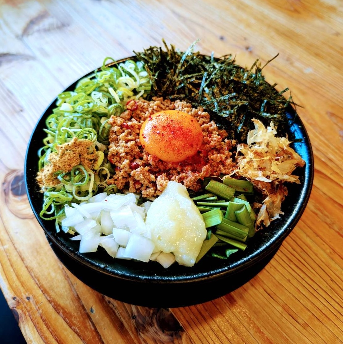 行列が止まらない麺屋いち源！絶品スープと自家製麺の秘密を追う