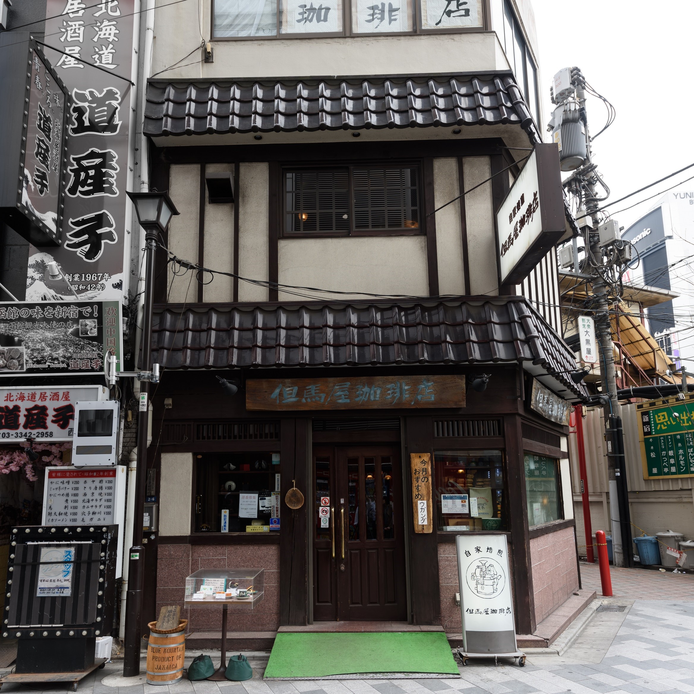 但馬屋珈琲店本店が新宿で愛される理由と混雑・喫煙状況