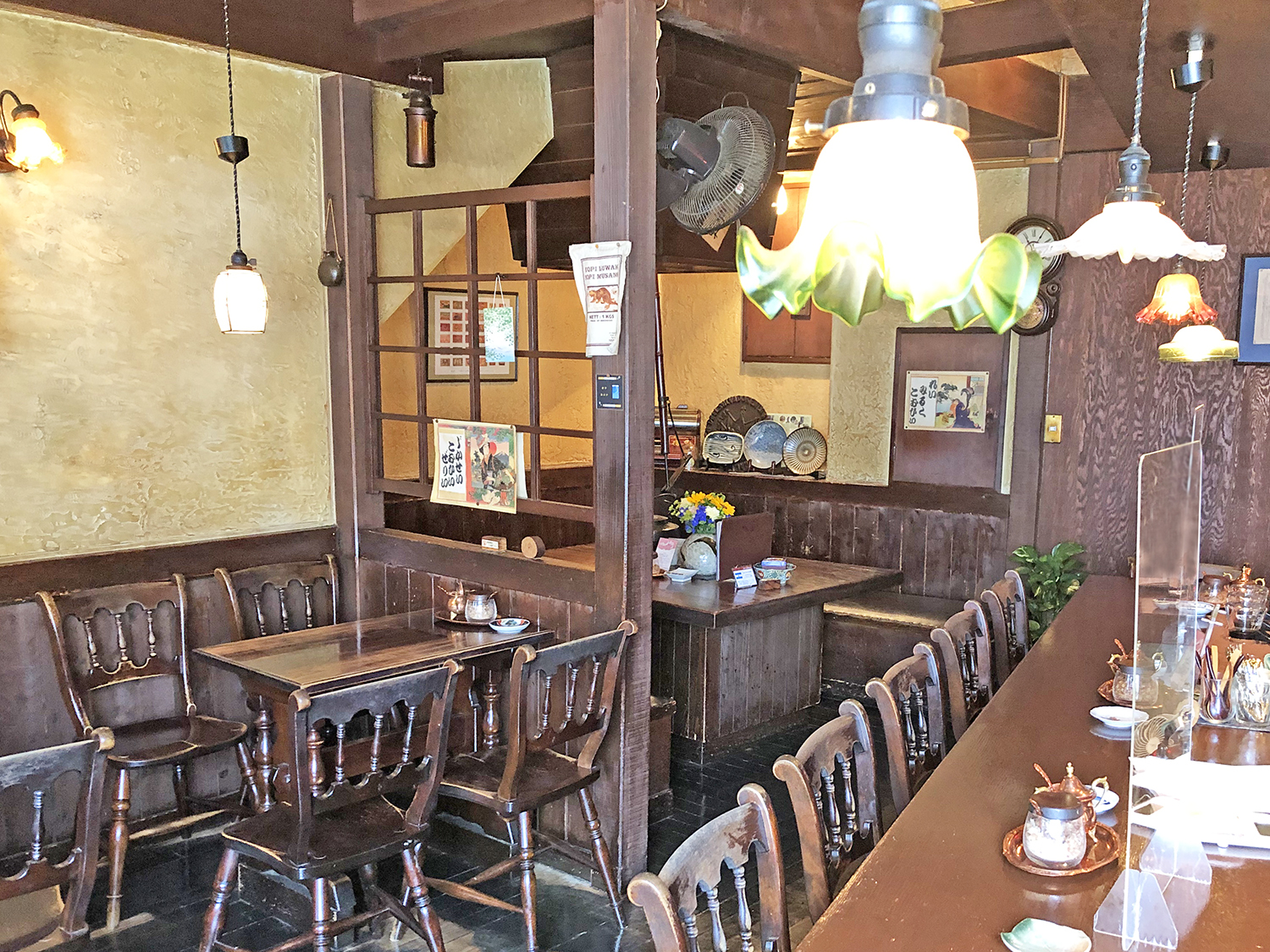 なぜ但馬屋珈琲店本店に人が集うのか？喫煙事情や混雑と名物の真実