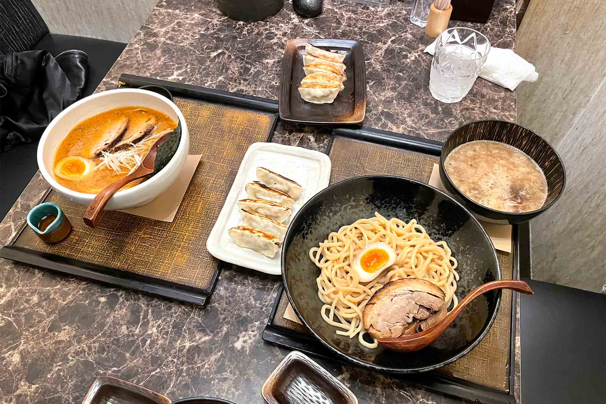 【麺匠竹虎】なぜ深夜も大行列？個室予約の真相と裏竹虎の評判を徹底解説